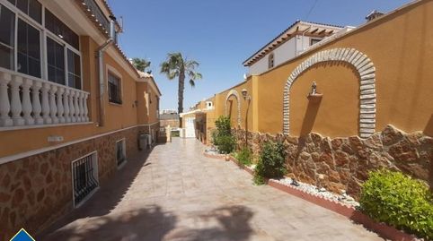 Villa con piscina privada, en la provincia de Alicante, en la ciudad de Torrevieja, en la zona de Playa de Los Locos. 6 habitacion, imatge 5