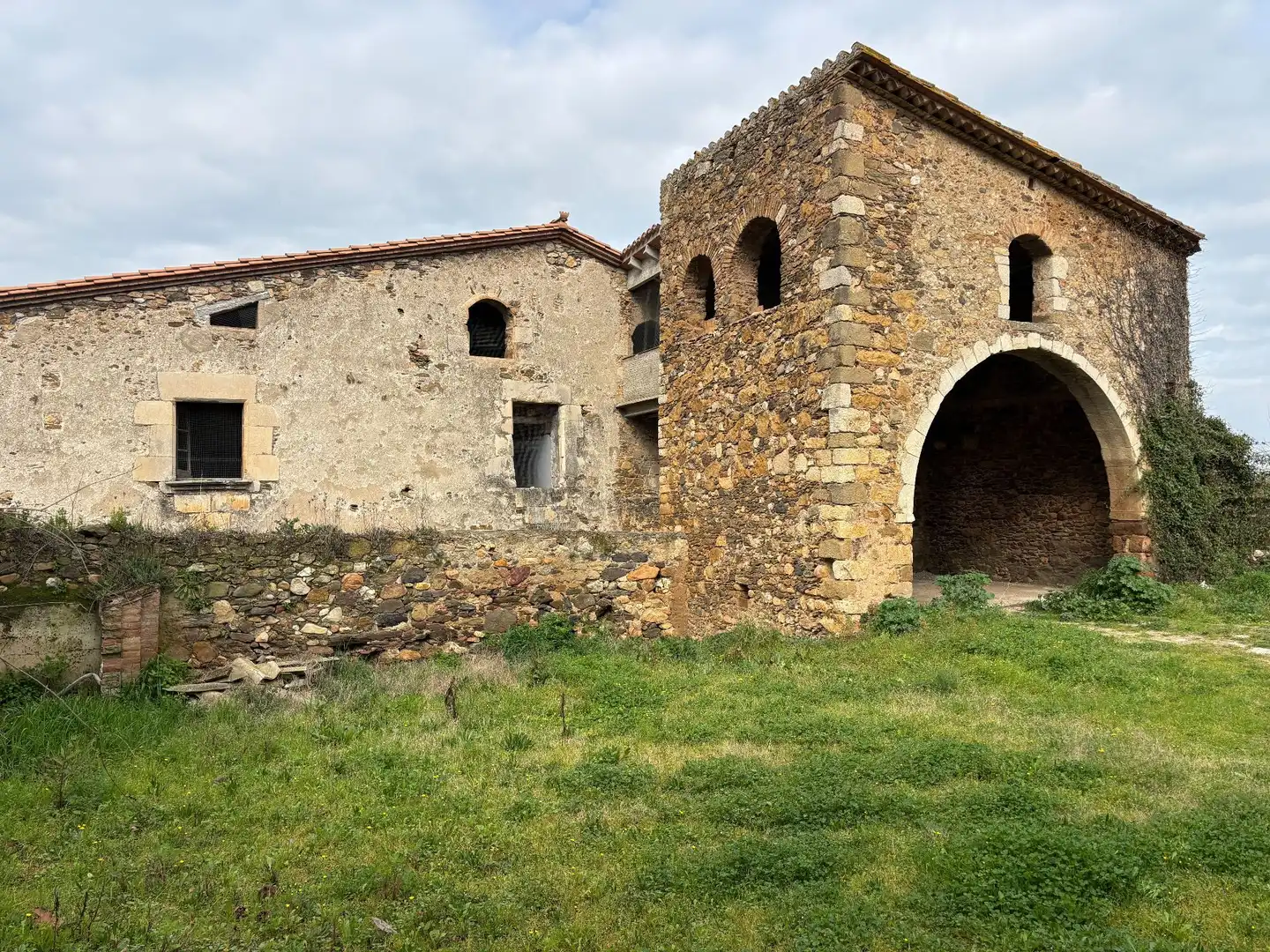 Vista exterior de Finca rústica en venda en Juià amb Jardí privat