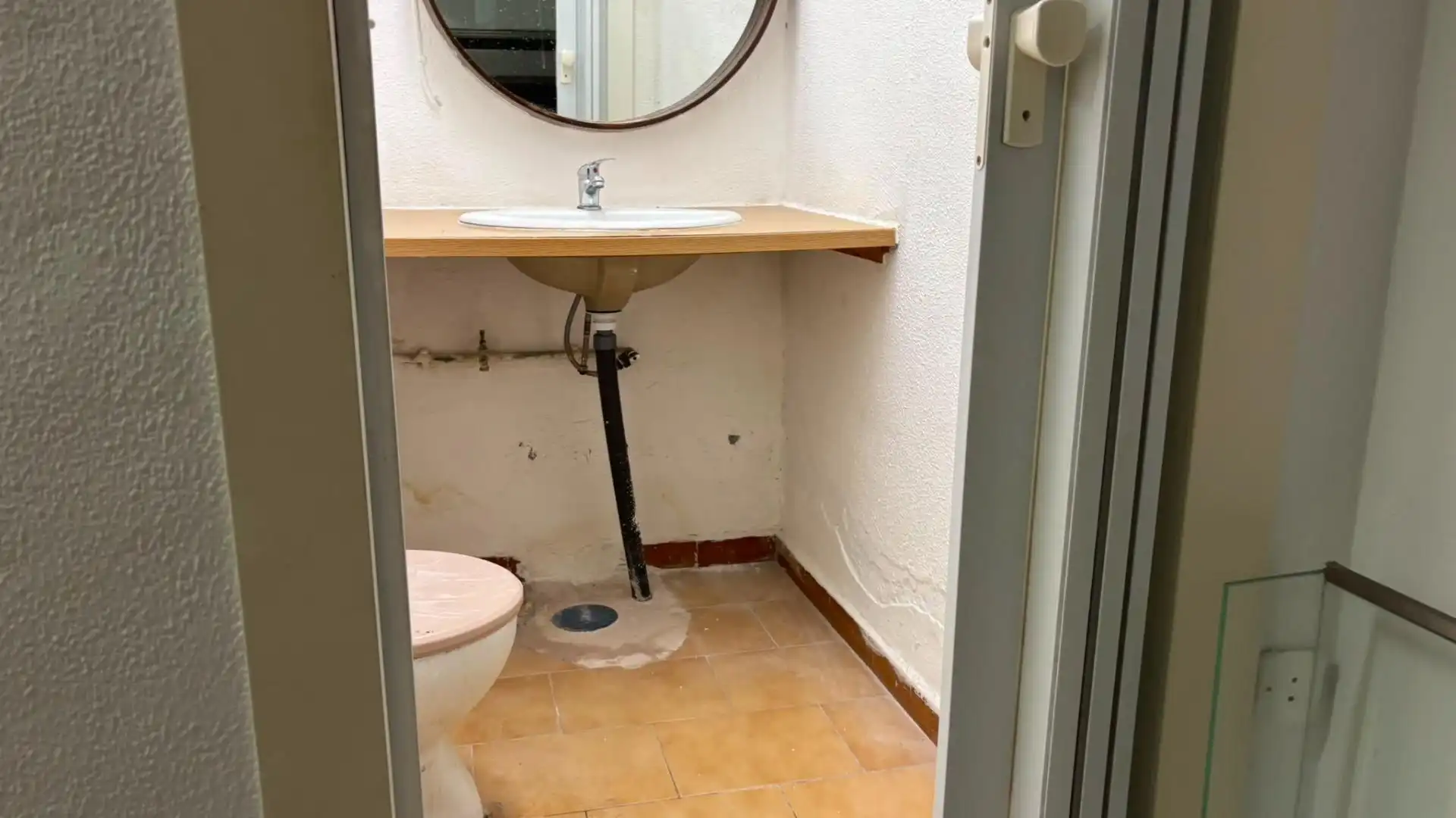 Badezimmer von Geschaftsraum zur Miete in Sur