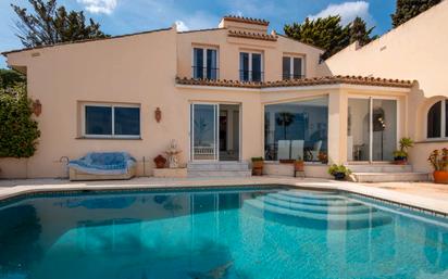 Piscina de Casa o xalet en venda en Manilva amb Aire condicionat, Jardí privat i Terrassa