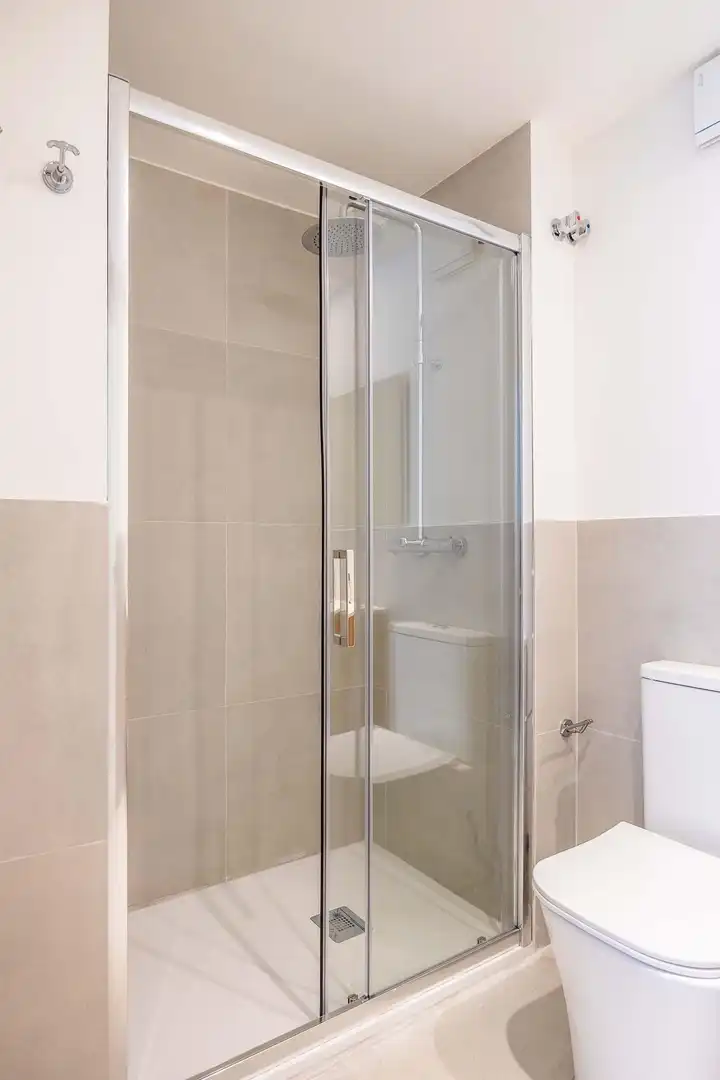 Bathroom of Flat for sale in Sevilla  with Air Conditioner