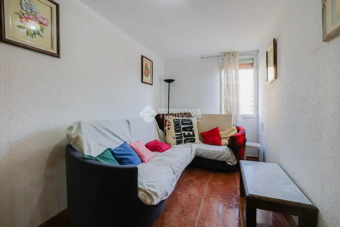 Sala d'estar de Pis en venda en L'Hospitalet de Llobregat amb Balcó