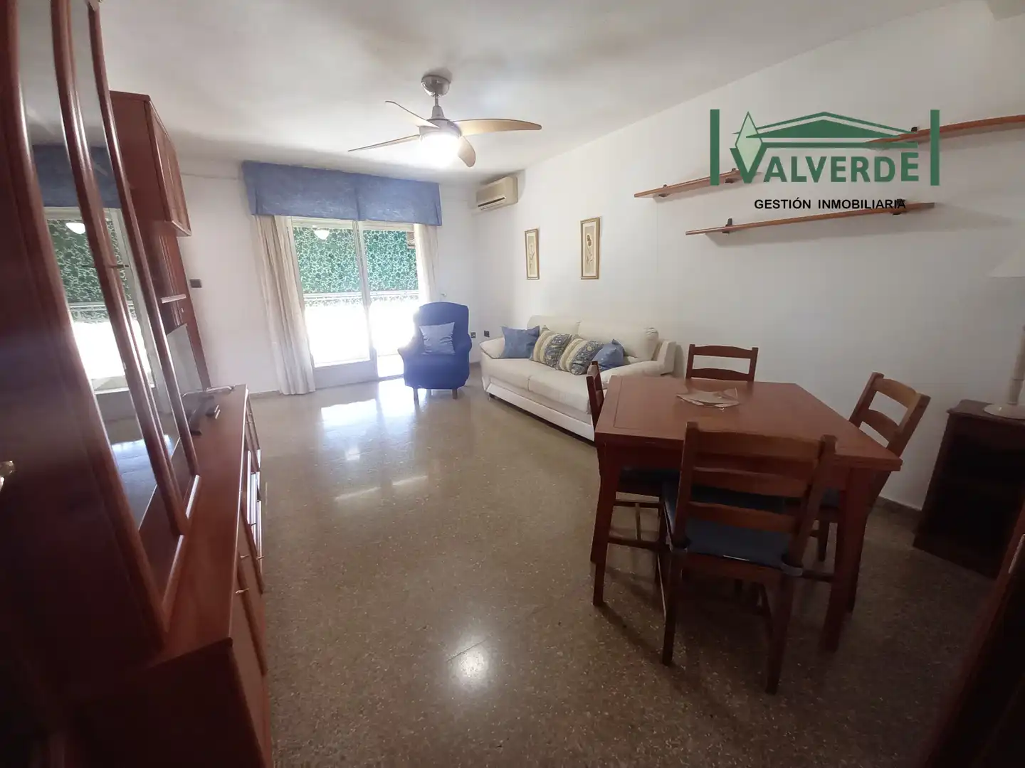 Living room of Flat for rent in  Granada Capital  with Air Conditioner, Terrace and Furnished