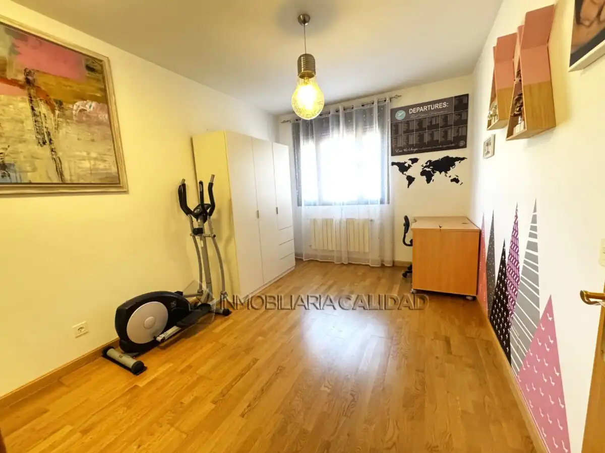 Habitación de Piso en venta en Burgos con Calefacción, Terraza y Trastero
