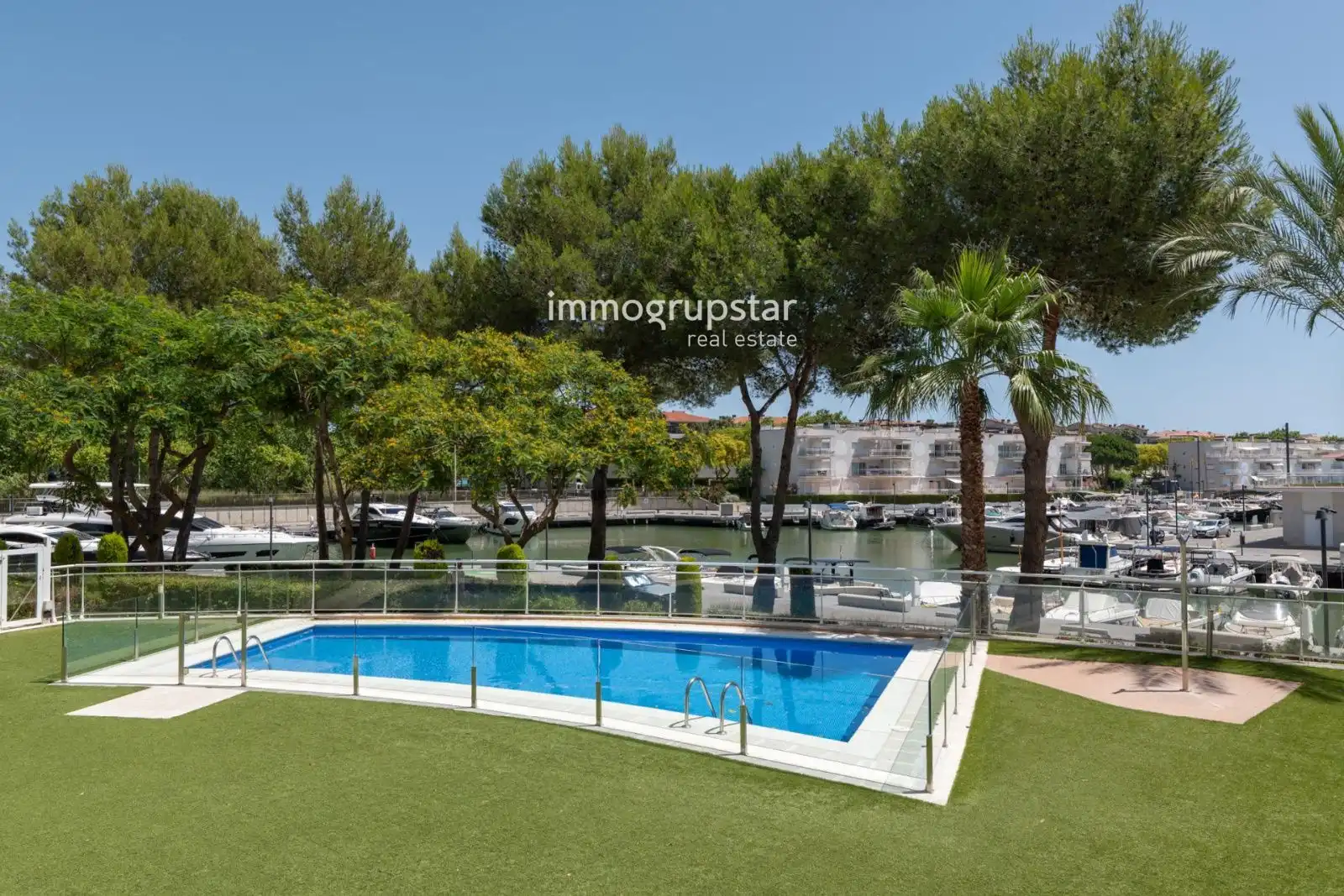 Swimming pool of Apartments for sale in Castell d'Aro, Platja d'Aro i s'Agaró  with Air Conditioner, Heating and Terrace