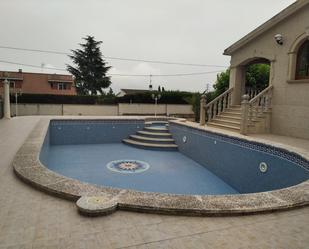 Piscina de Casa o xalet en venda en Alcover amb Calefacció, Jardí privat i Parquet