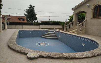 Piscina de Casa o xalet en venda en Alcover amb Calefacció, Jardí privat i Parquet