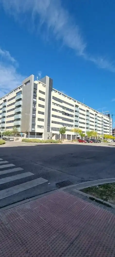 Einzelparkplatz zur Miete in Avenida Víctimas del Terrorismo 12