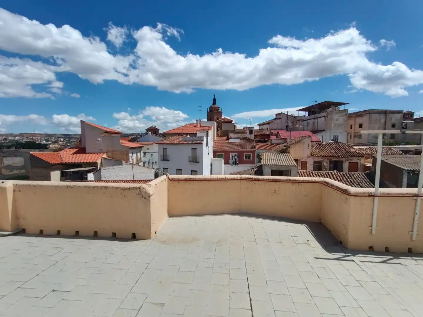 Vista exterior de Pis en venda en Guadix amb Aire condicionat, Terrassa i Moblat