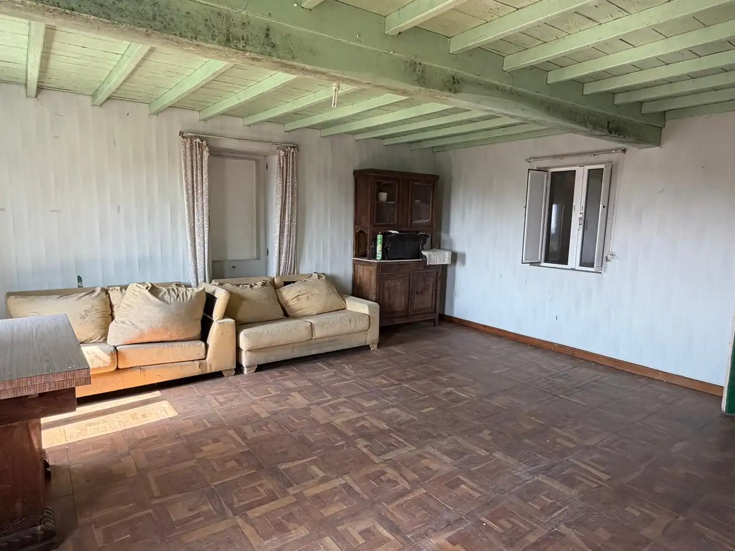 Sala d'estar de Casa adosada en venda en Marín amb Jardí privat