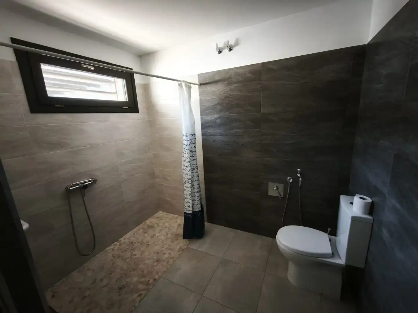 Bany de Casa o xalet en venda en San Román de los Montes amb Aire condicionat