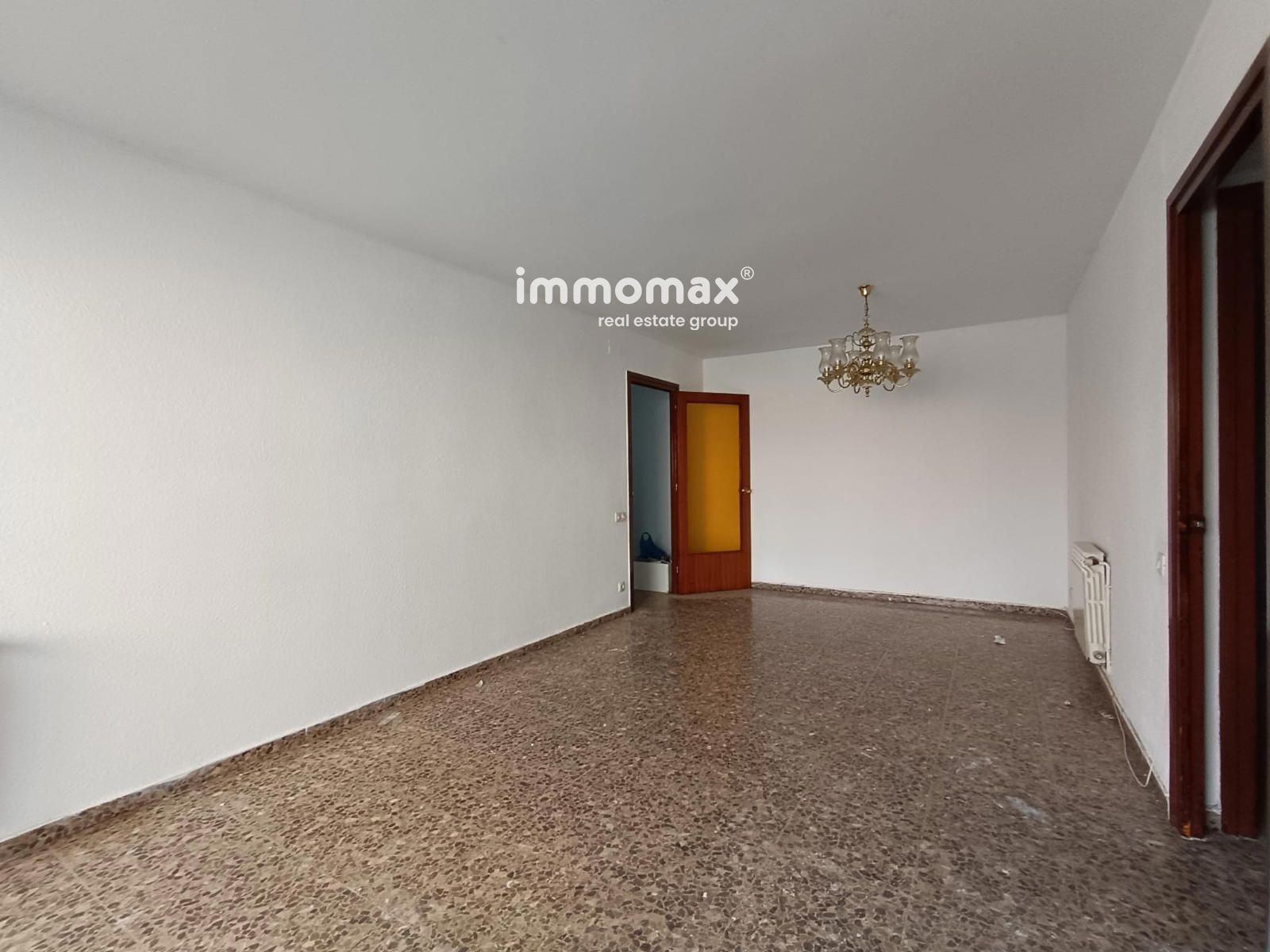 Sala d'estar de Pis de lloguer en Esplugues de Llobregat amb Calefacció