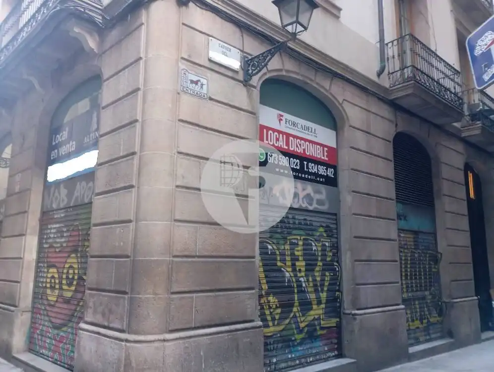 Vista exterior de Local en venda en Barcelona