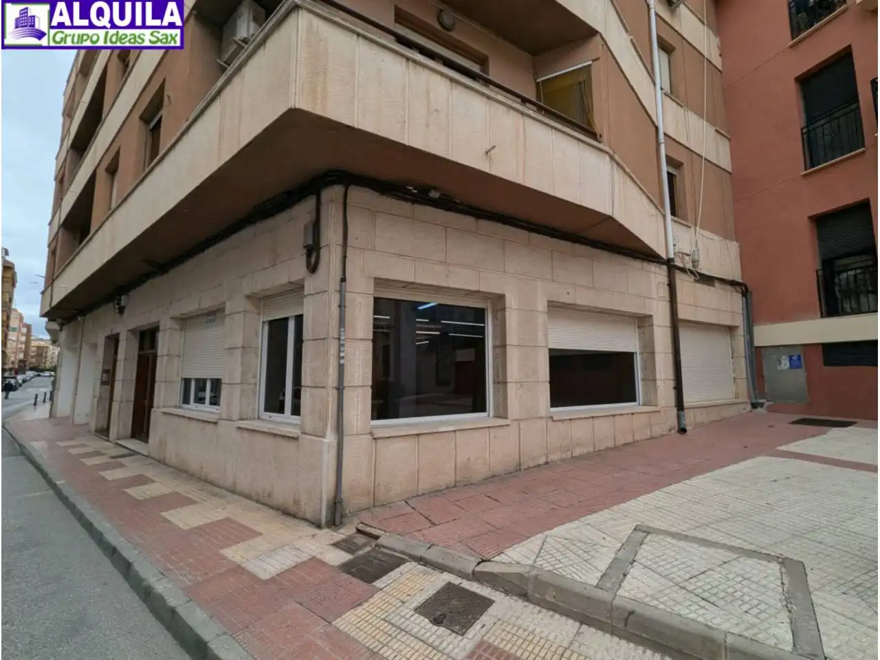 Business premises for sale in Calle Médico Cortés