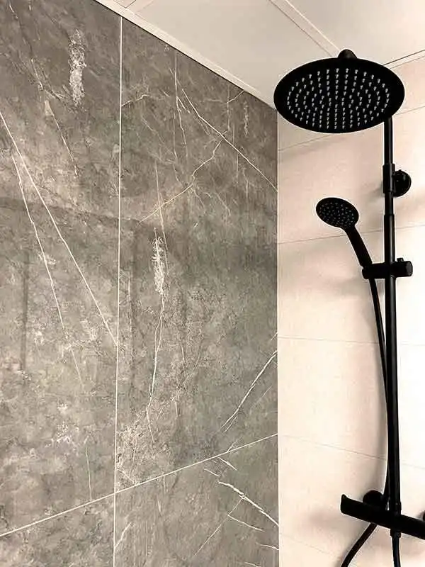 Badezimmer von Erdgeschoss zum Verkauf in Vélez-Málaga mit Klimaanlage, Privatgarten und Terrasse