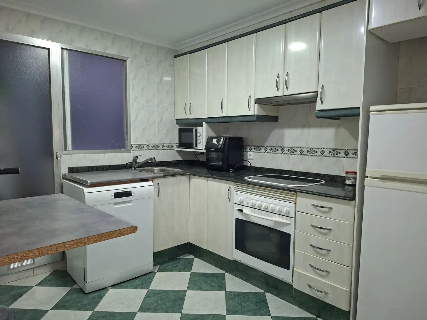 Kitchen of Flat for rent in Valencia  with Air Conditioner, Furnished and Oven