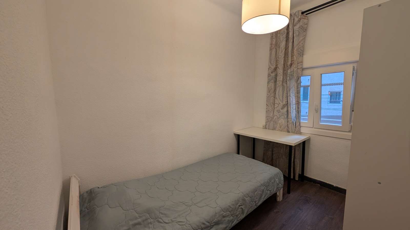 Bedroom of Flat to share in  Barcelona Capital  with Air Conditioner and Terrace