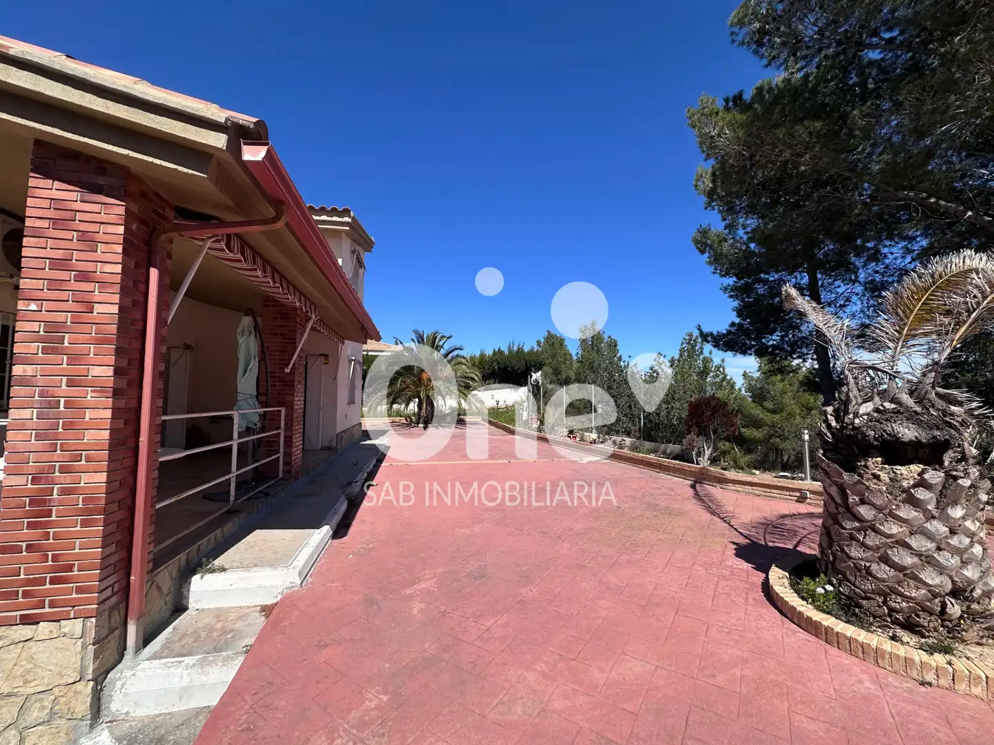 Vista exterior de Casa o xalet en venda en Chiva amb Aire condicionat, Calefacció i Jardí privat