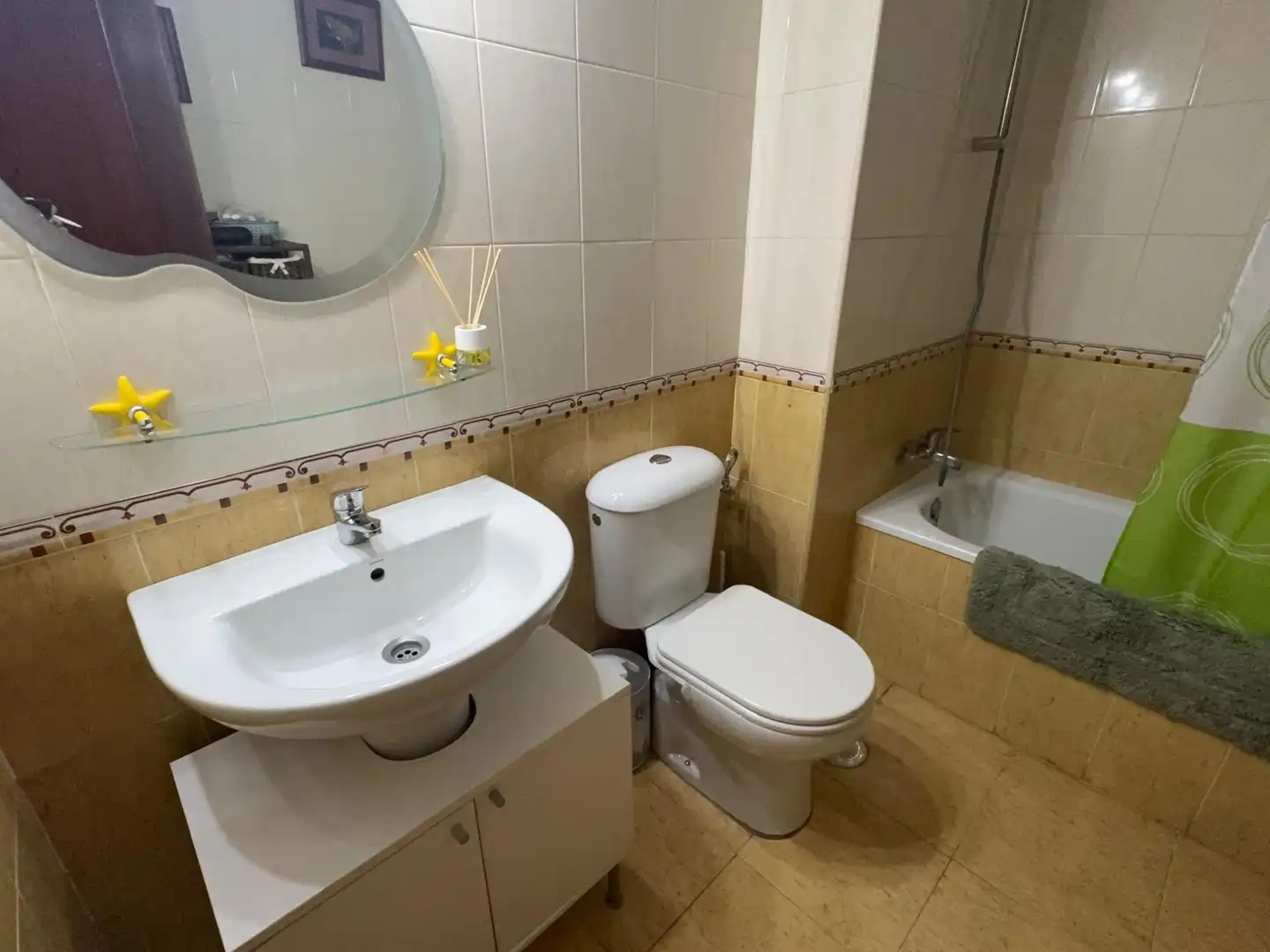 Baño de Ático en venta en Marbella con Calefacción, Terraza y Amueblado