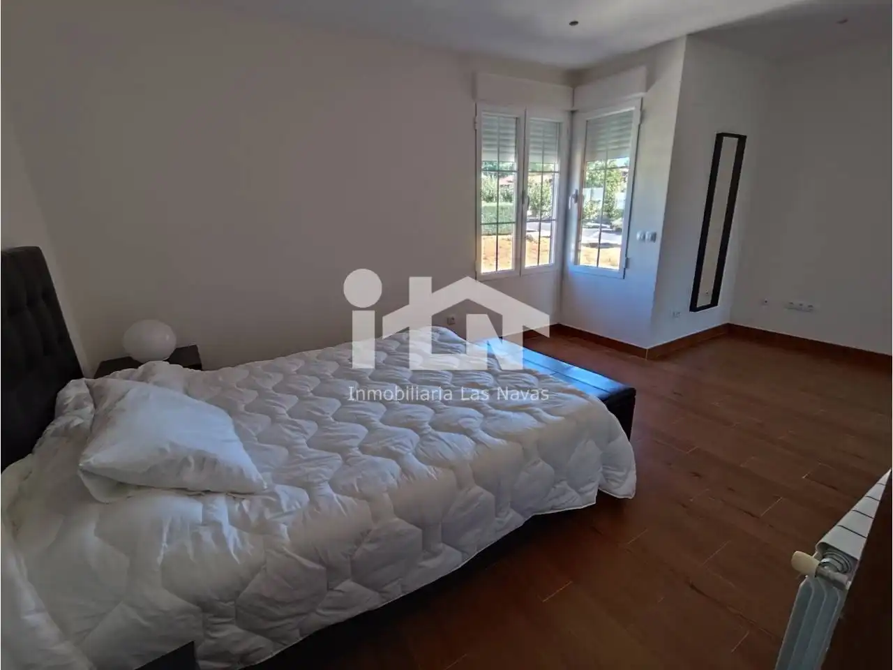 Dormitori de Casa o xalet en venda en Las Navas del Marqués  amb Calefacció, Jardí privat i Terrassa
