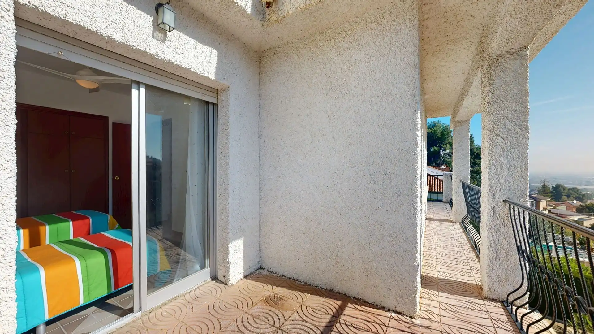 Terrasse von Haus oder Chalet zum Verkauf in Chiva mit Privatgarten und Abstellraum