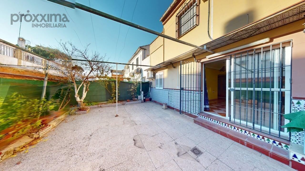 Garden of House or chalet for sale in  Sevilla Capital  with Air Conditioner, Private garden and Storage room