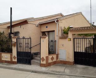 Vista exterior de Casa adosada en venda en Blascosancho amb Terrassa