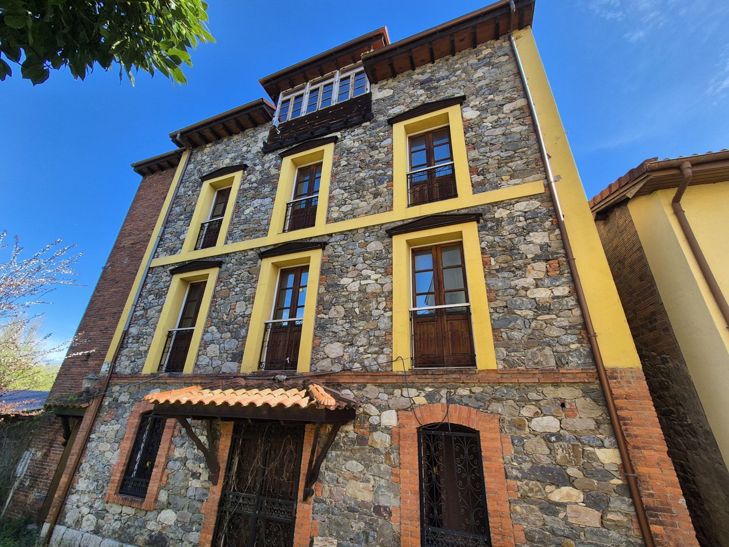 Vista exterior de Casa o chalet en venta en Lena