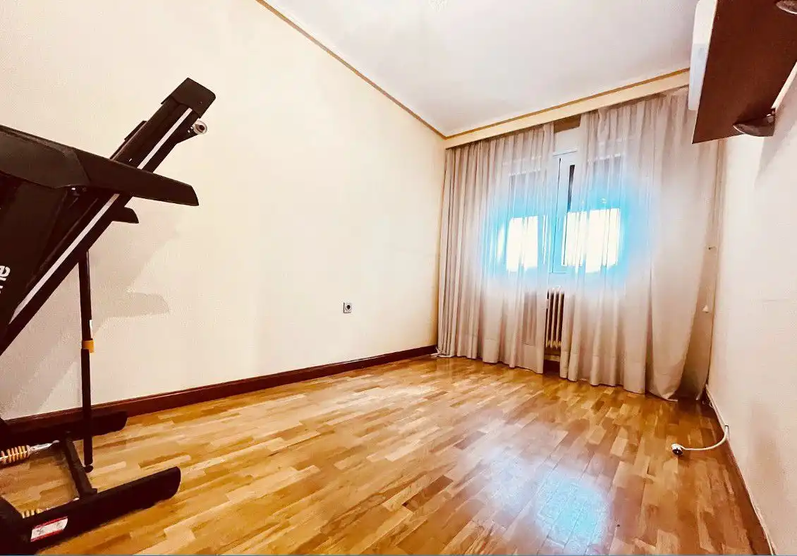 Schlafzimmer von Wohnung zum Verkauf in Salamanca mit Klimaanlage, Heizung und Parkett
