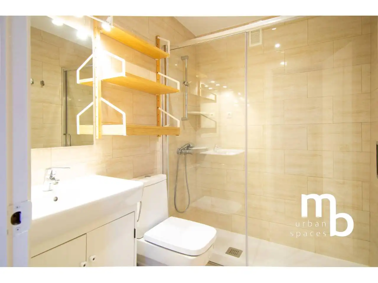 Baño de Piso de alquiler en Madrid con Aire acondicionado, Calefacción y Parquet