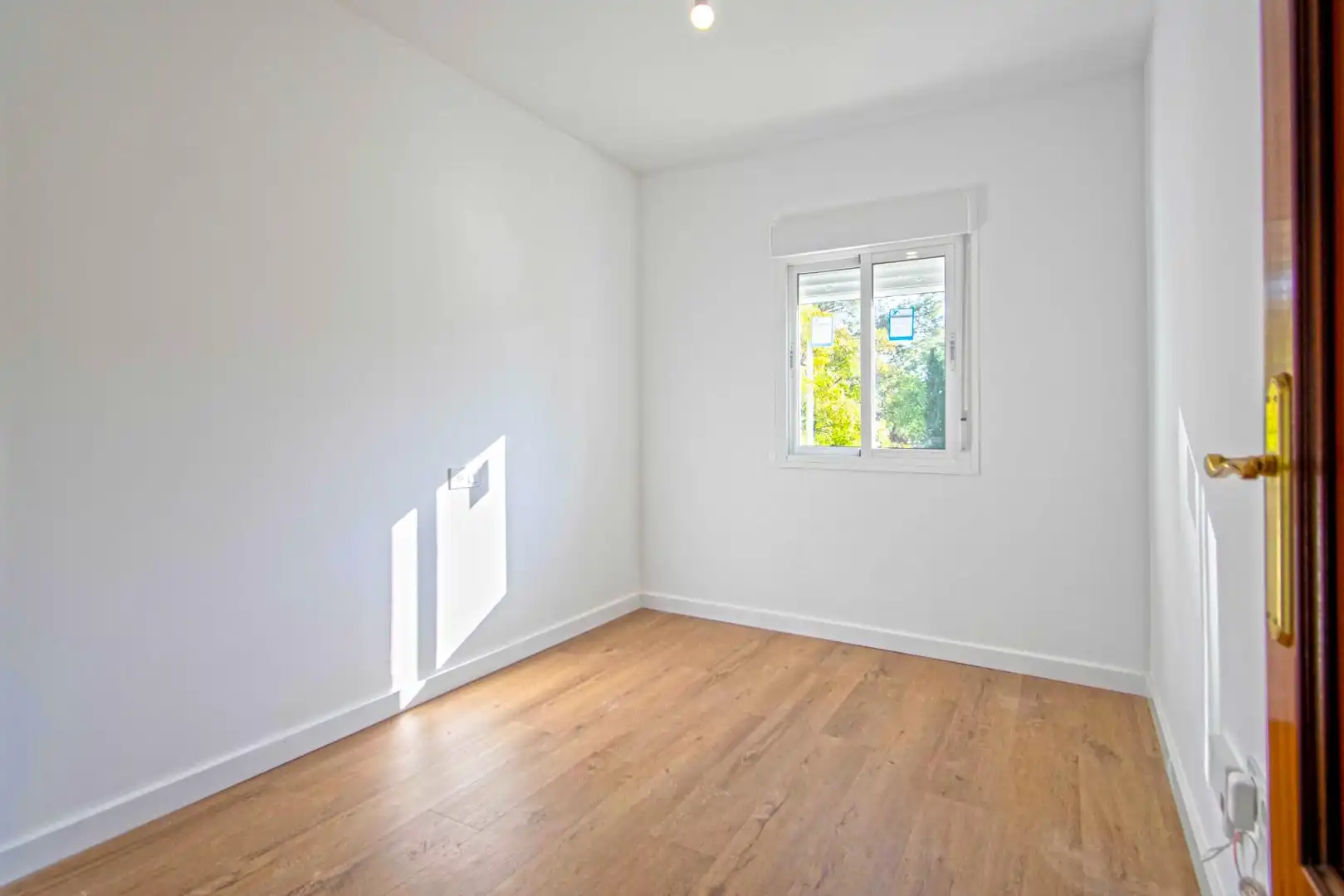 Bedroom of Flat for sale in Sevilla  with Air Conditioner