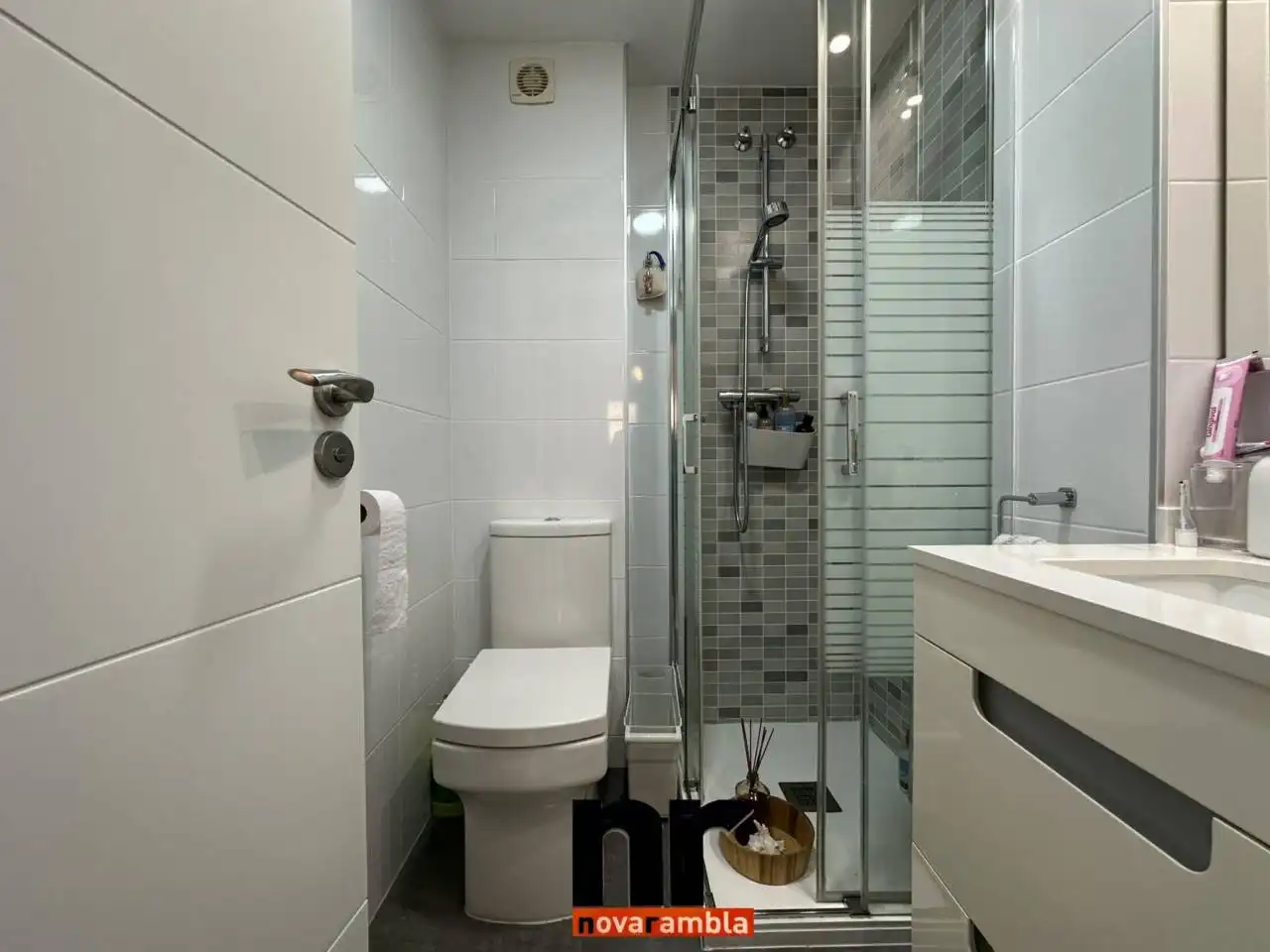 Badezimmer von Wohnung zum Verkauf in Ripollet mit Klimaanlage, Heizung und Terrasse
