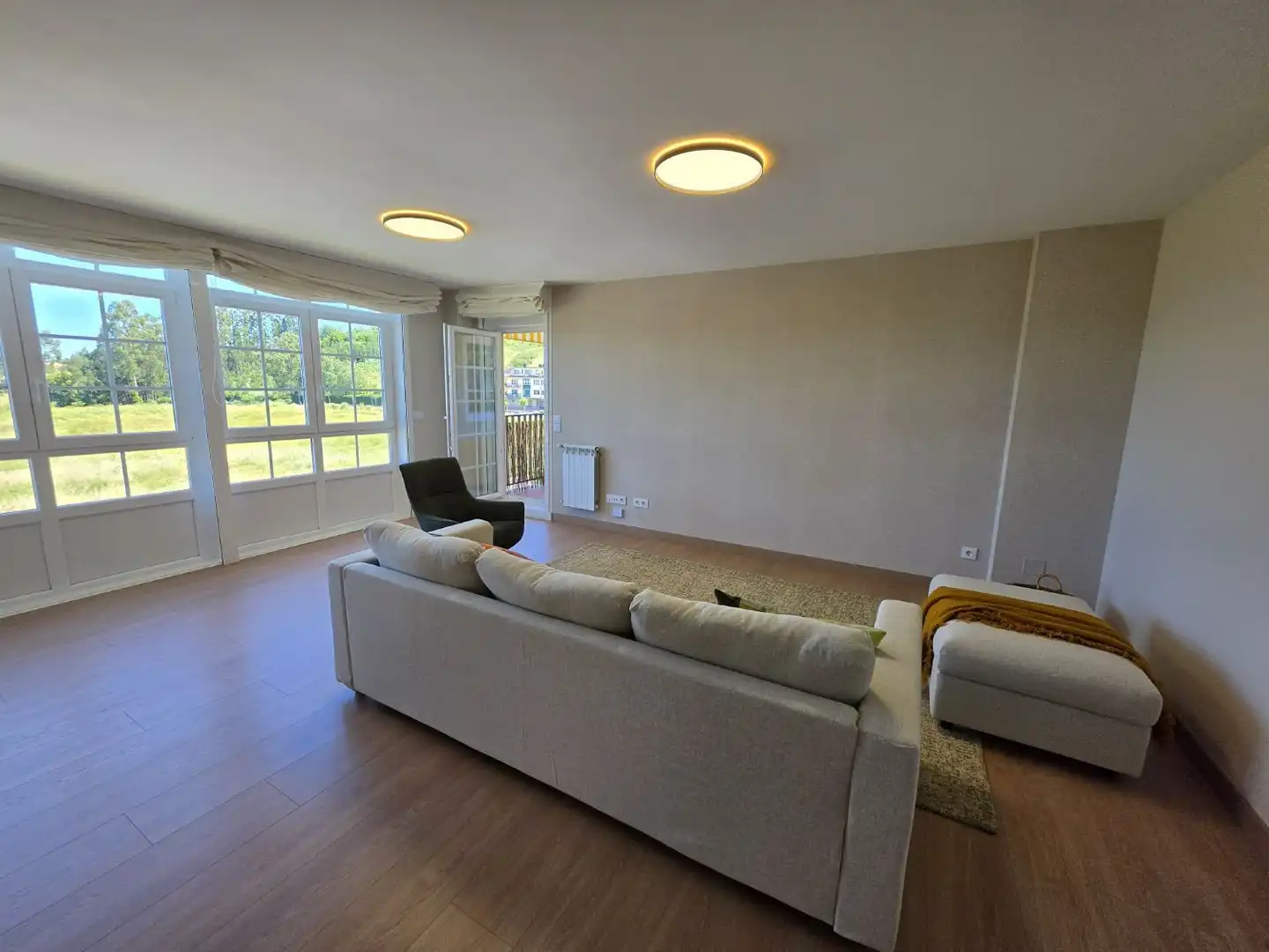 Sala d'estar de Pis de lloguer en A Coruña Capital  amb Calefacció, Terrassa i Moblat