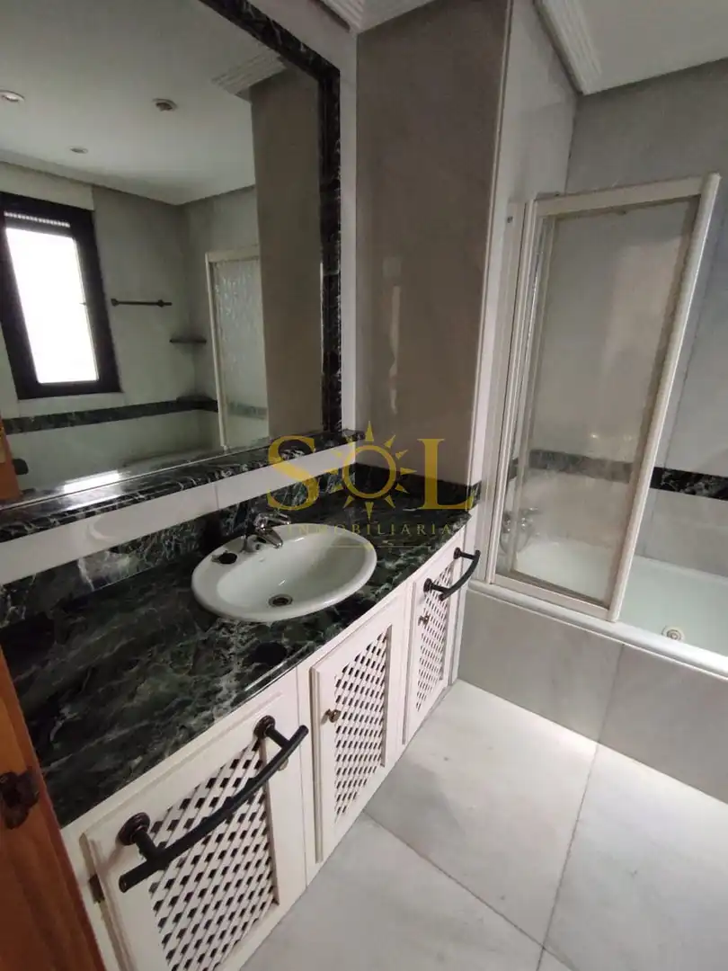 Dúplex amb ascensor en venda a Avenida de los Reyes Leoneses 10, imagen 26