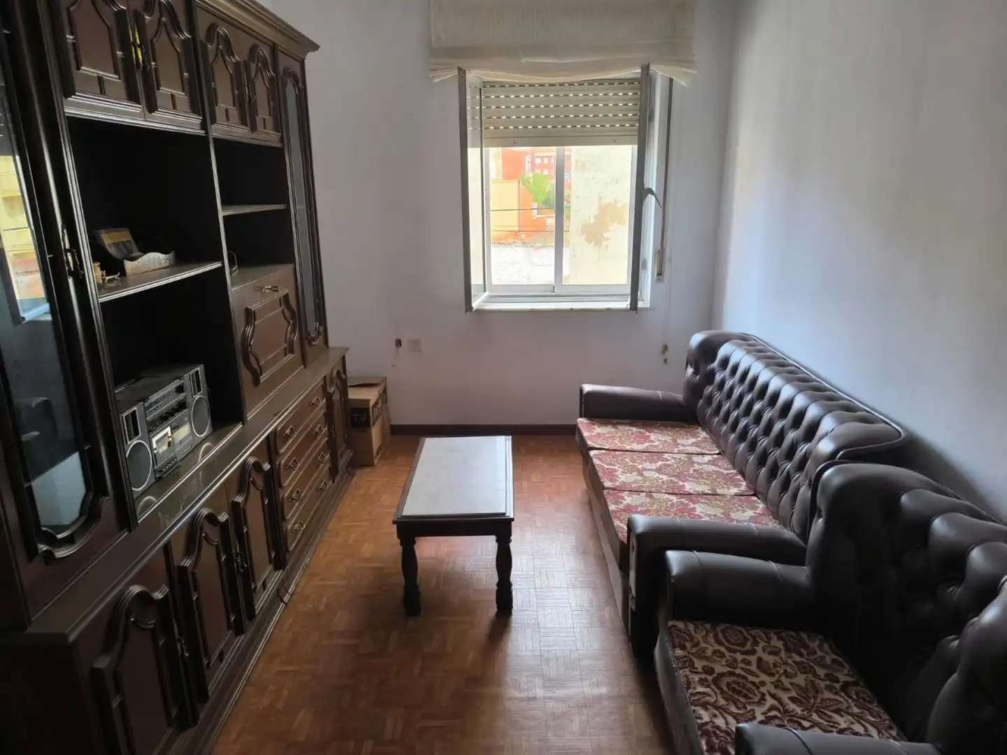 Sala d'estar de Casa adosada en venda en Santa María del Páramo amb Calefacció i Terrassa