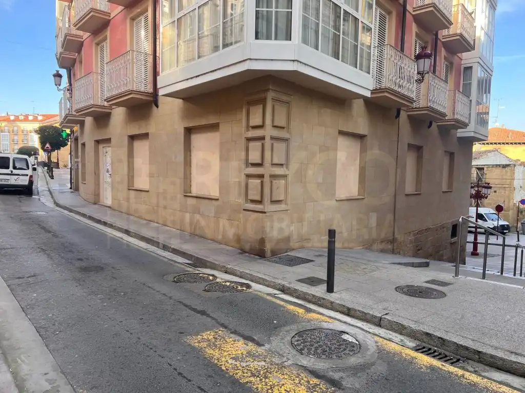 Locale commerciale in vendita a Plaza Juan Carcia Gato