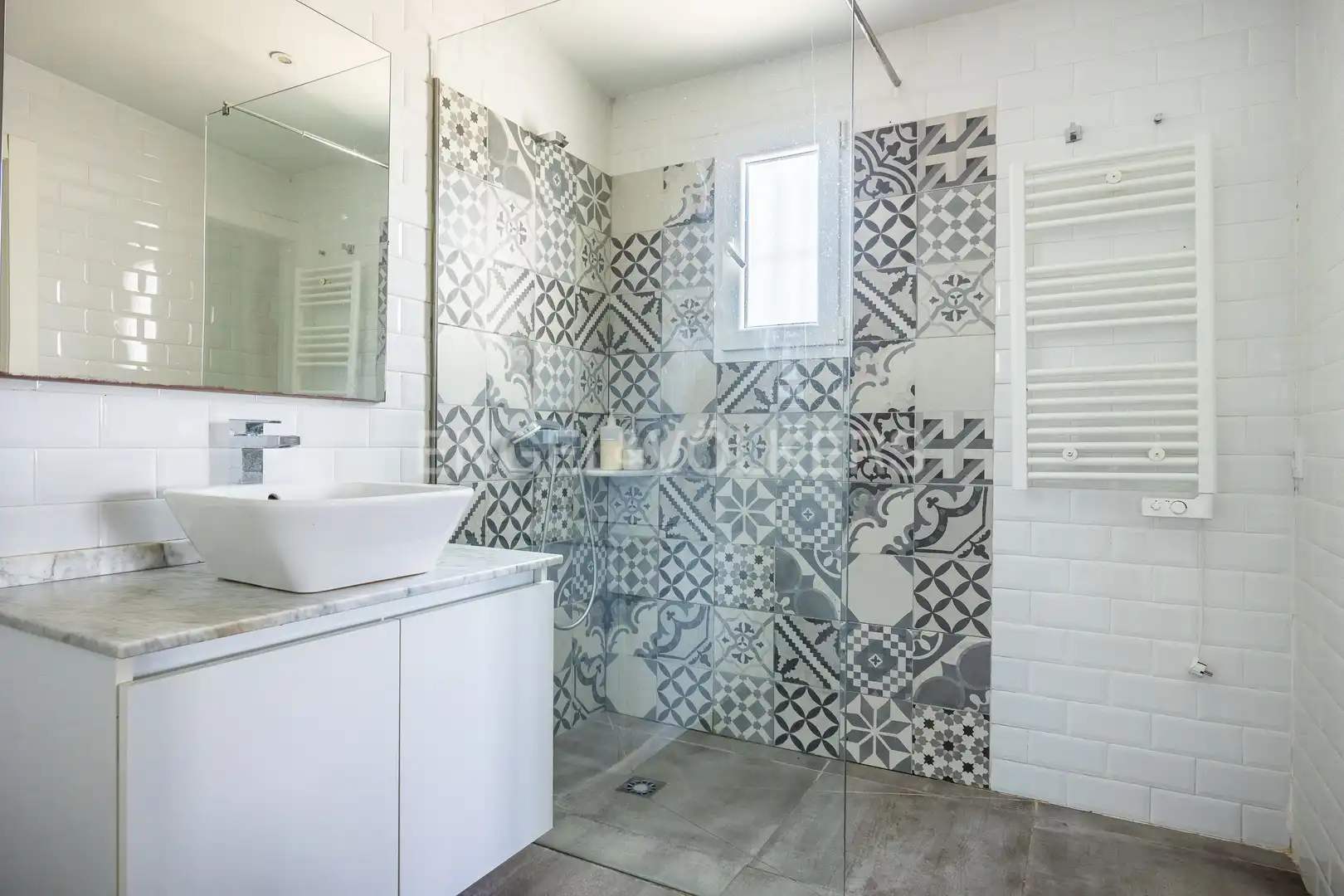 Badezimmer von Country house zum Verkauf in Espartinas mit Klimaanlage, Heizung und Privatgarten