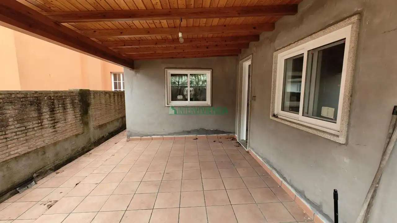 Vista exterior de Casa adosada en venta en Vigo  con Calefacción, Terraza y Trastero