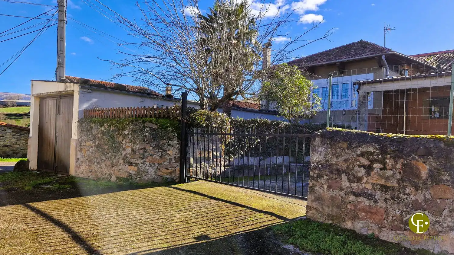 Vista exterior de Casa o xalet en venda en Molledo amb Calefacció, Terrassa i Traster
