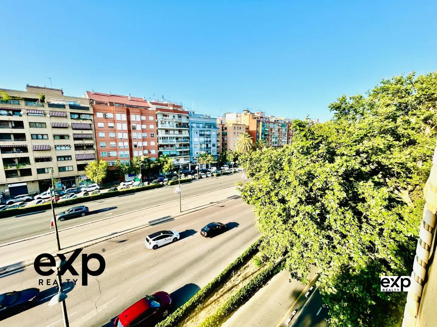 Vista exterior de Piso en venta en Valencia con Alarma
