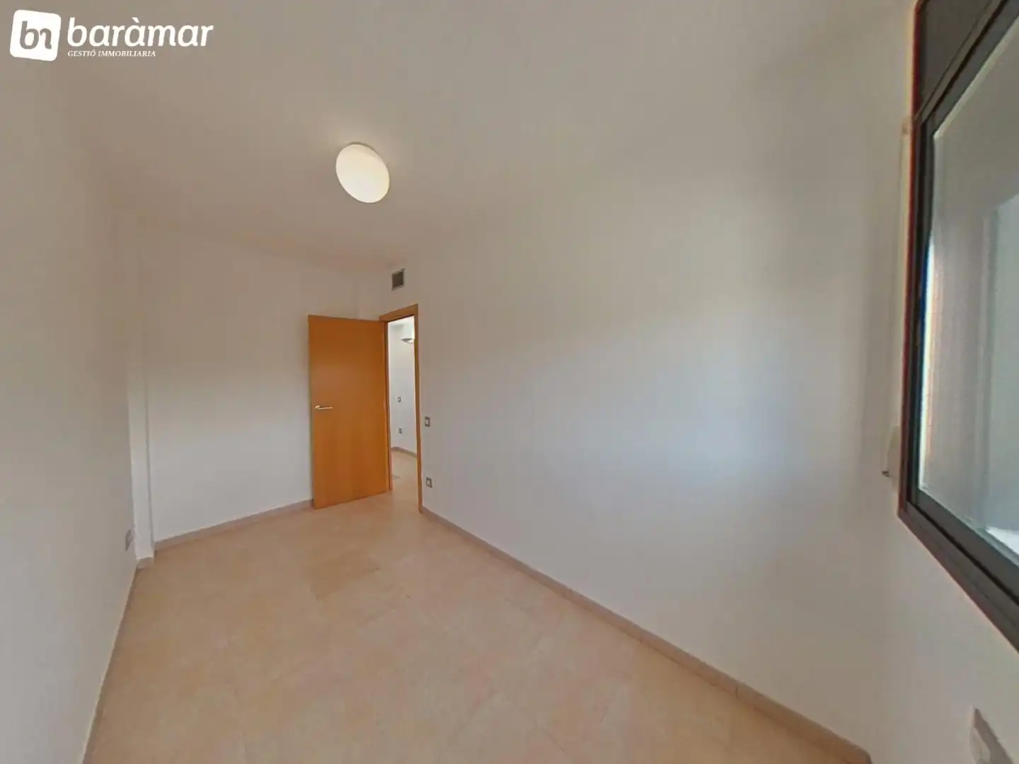 Habitación de Casa adosada en venta en Roda de Berà con Aire acondicionado, Calefacción y Jardín privado