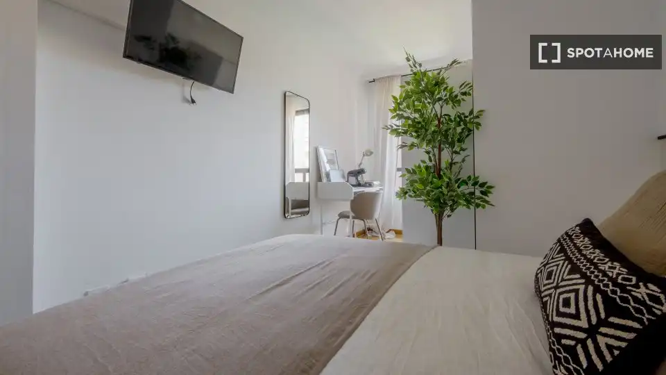 Bedroom of Flat for rent in Madrid  with Air Conditioner, Heating and Furnished