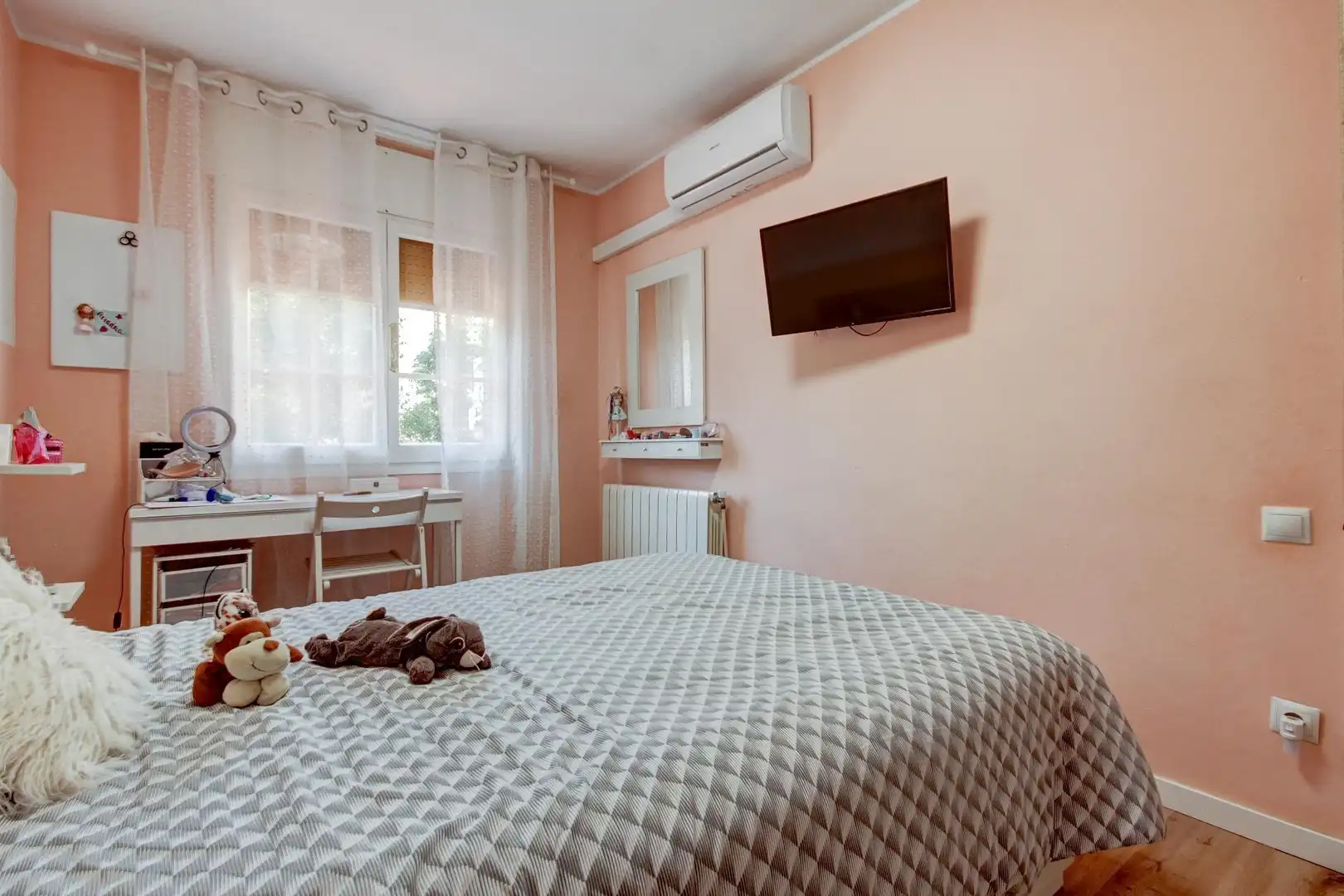 Habitación de Ático en venta en Cerdanyola del Vallès con Aire acondicionado, Calefacción y Jardín privado