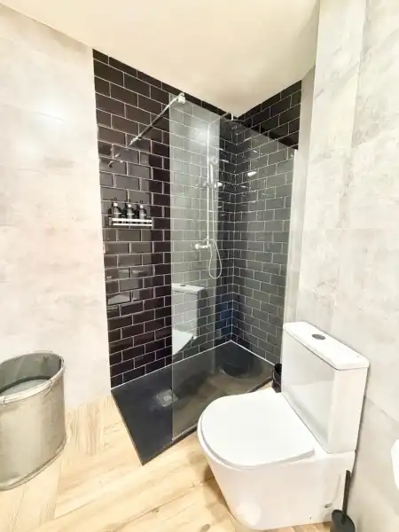 Baño de Piso en venta en Torremolinos con Aire acondicionado, Terraza y Lavadora