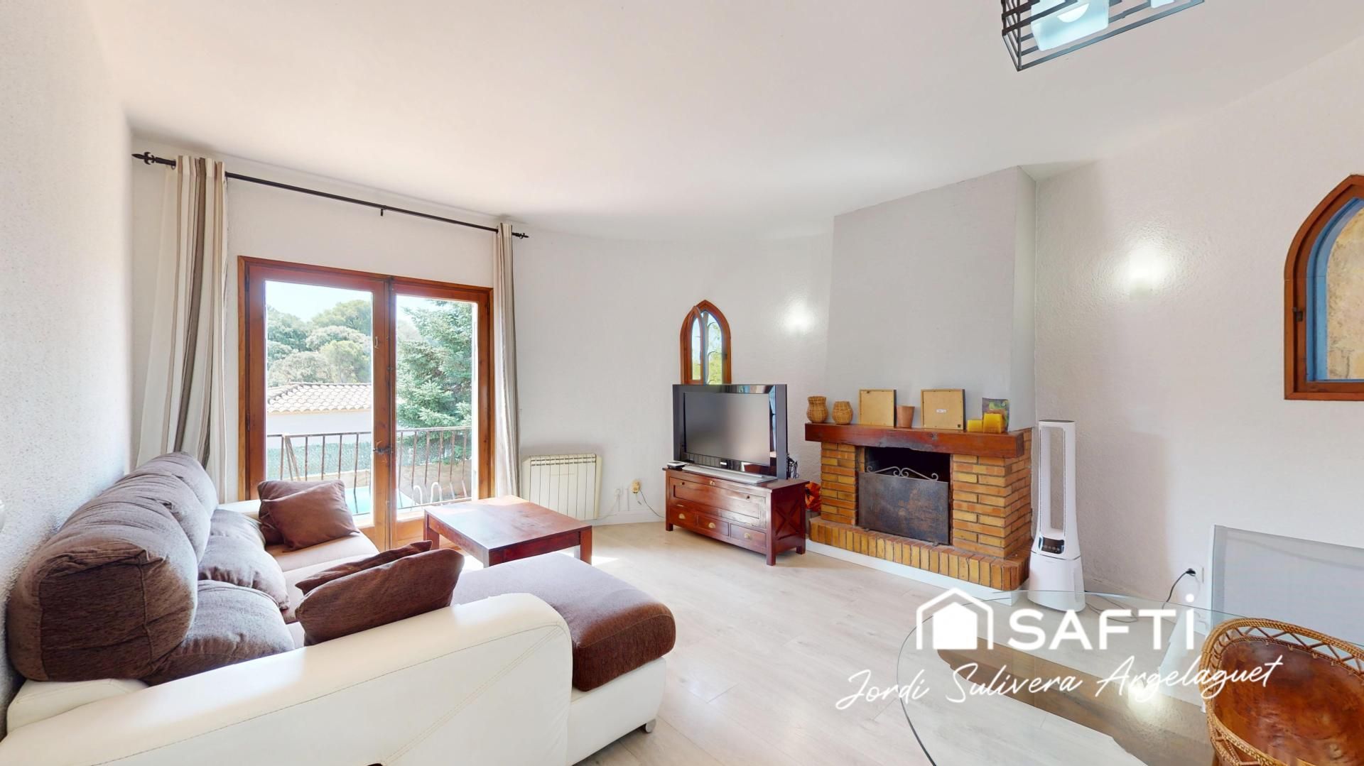 Sala d'estar de Casa o xalet en venda en Begur