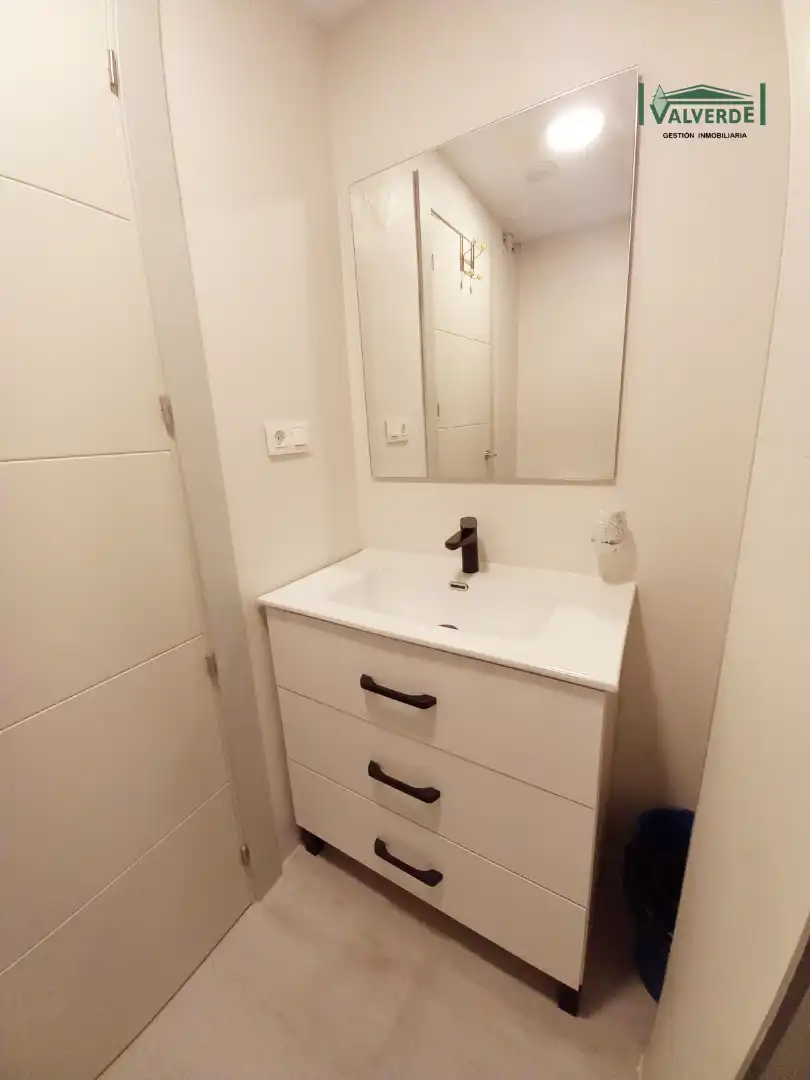 Study for rent in Calle Pavaneras, San Matías - Realejo