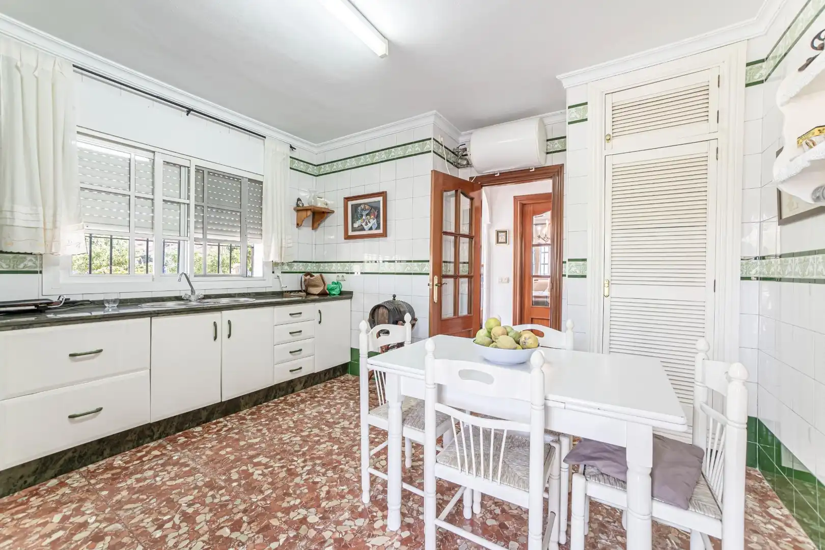 Cuina de Finca rústica en venda en Málaga amb Aire condicionat, Terrassa i Traster