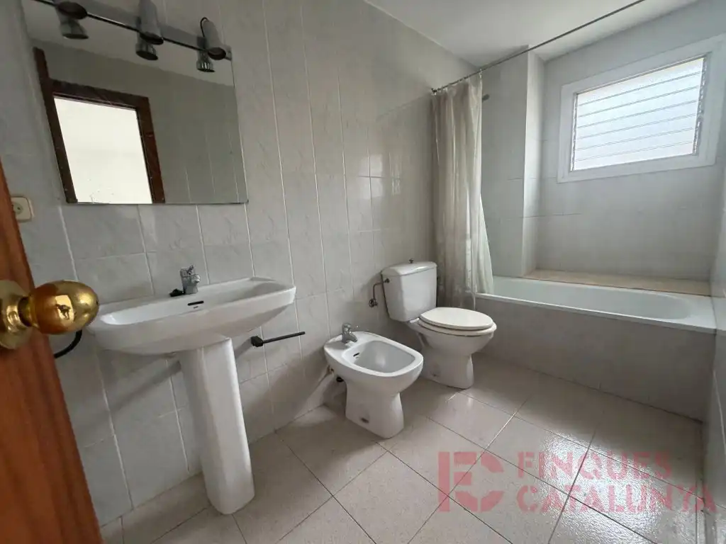 Bathroom of Houses for sale in Girona