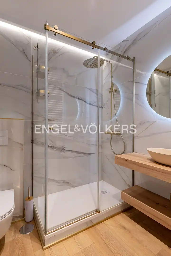 Bathroom of Flat for sale in Madrid  with Air Conditioner, Heating and Furnished