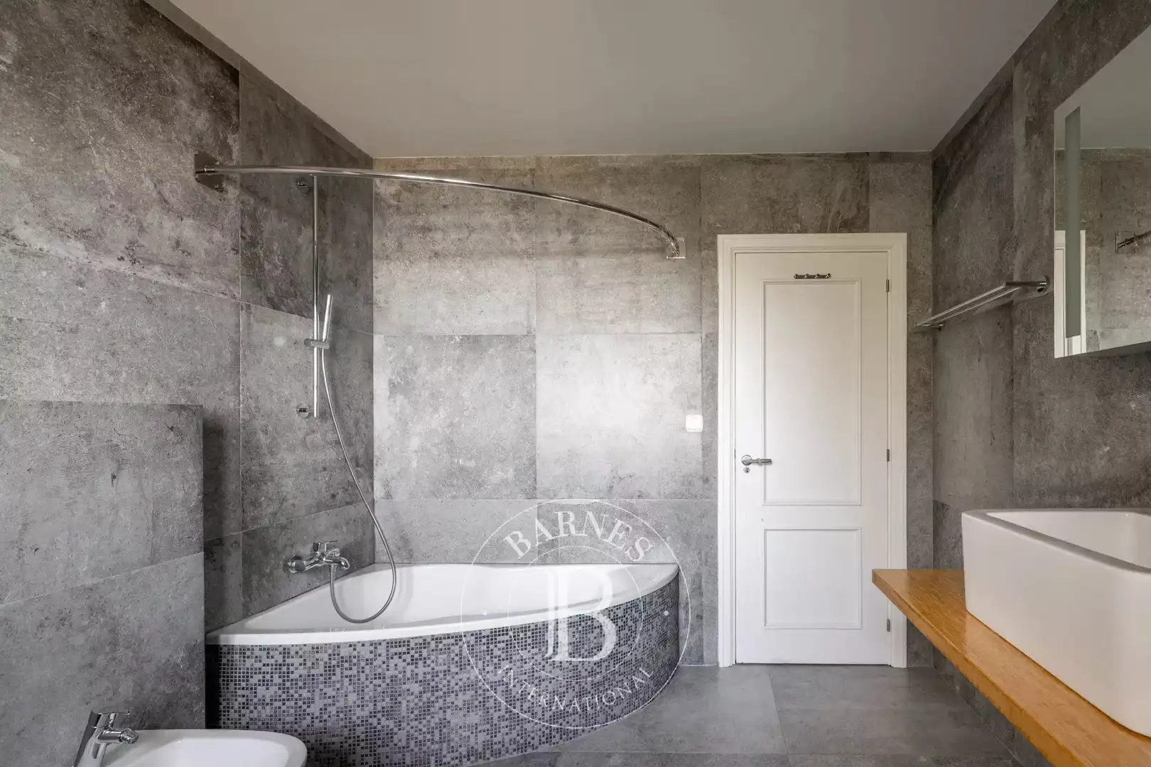 Bathroom of Duplexes for sale in Donostia - San Sebastián   with Heating, Balcony and Internet